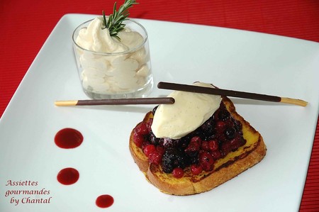 GLACE AU ROMARIN ET FRUITS ROUGES