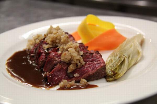 FILET DE BOEUF AUX ÉCHALOTES CONFITES A LA LIE DE VIN