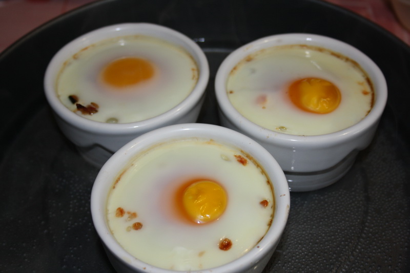 OEUFS COCOTTE AU POULET