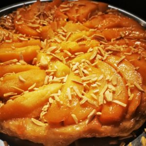 Tarte tatin aux coings et à la rose