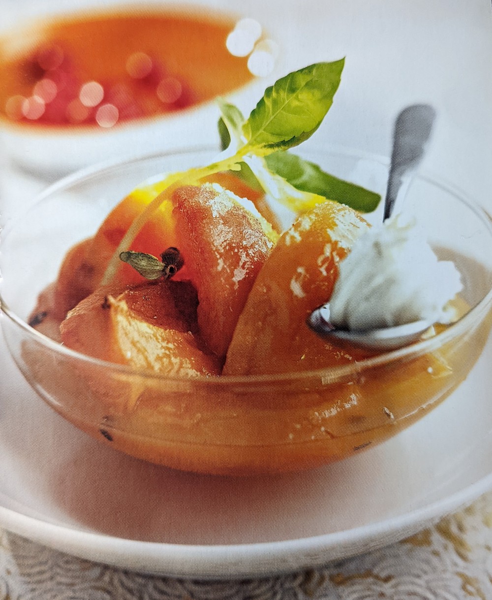 ABRICOTS À LA CARDAMOME, CHANTILLY VANILLÉE