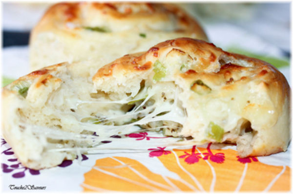 BUN’S ROULES AUX OIGNONS ET MOZZARELLA