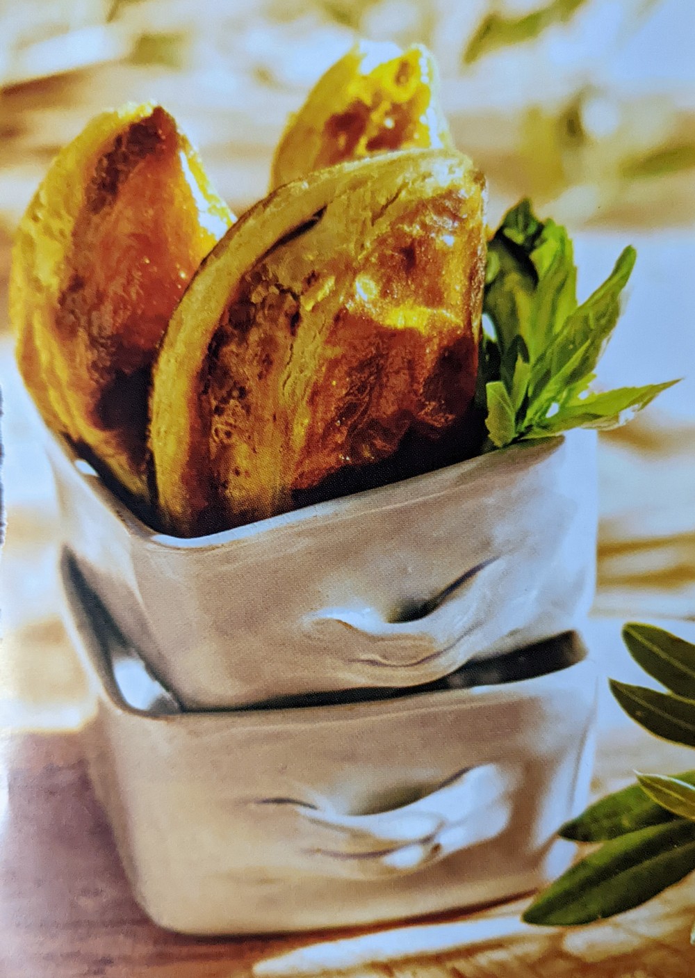 CHAUSSONS AUX ANCHOIS ET AUX OLIVES