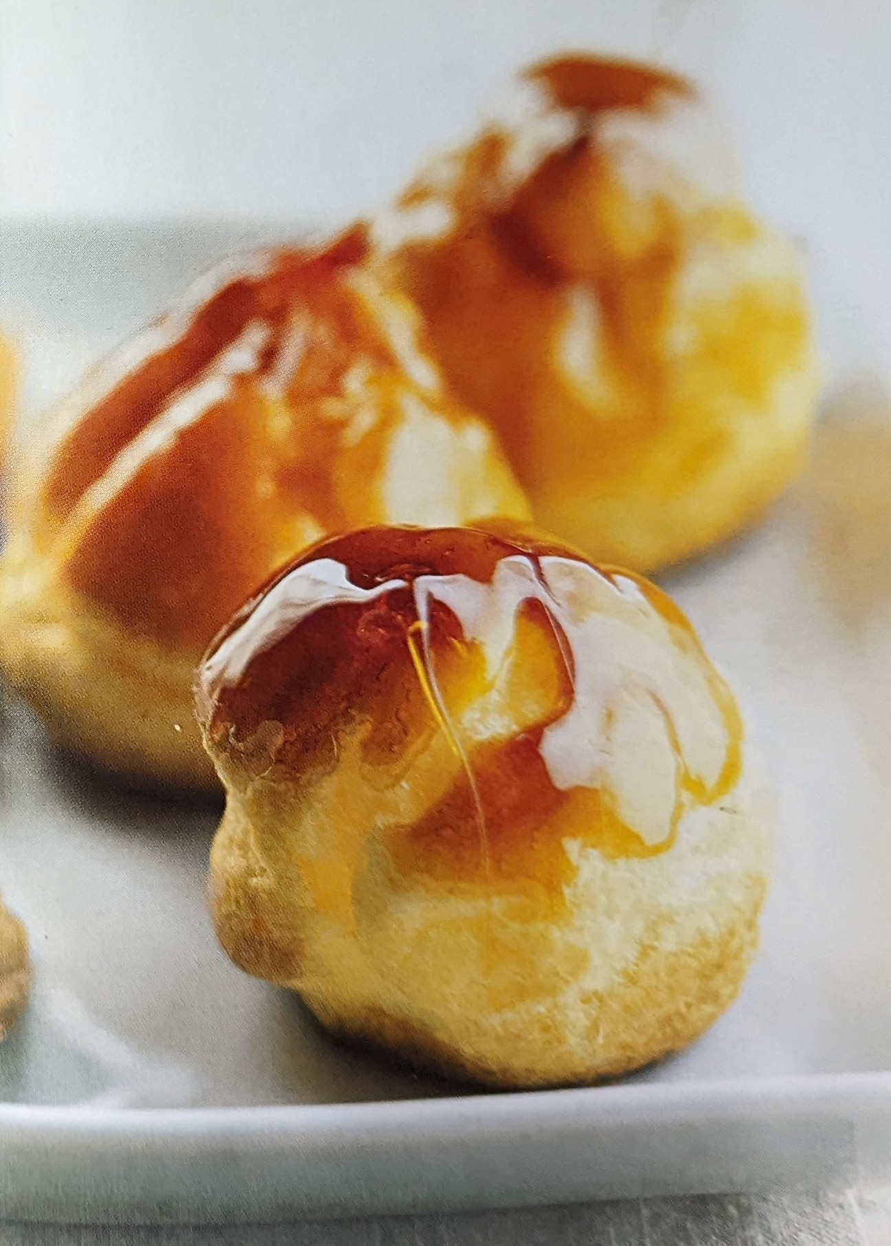 CHOUX A LA CREME ET AU CARAMEL
