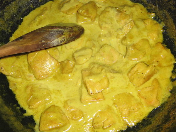 CURRY DE BLANCS DE POULET AU LAIT DE COCO