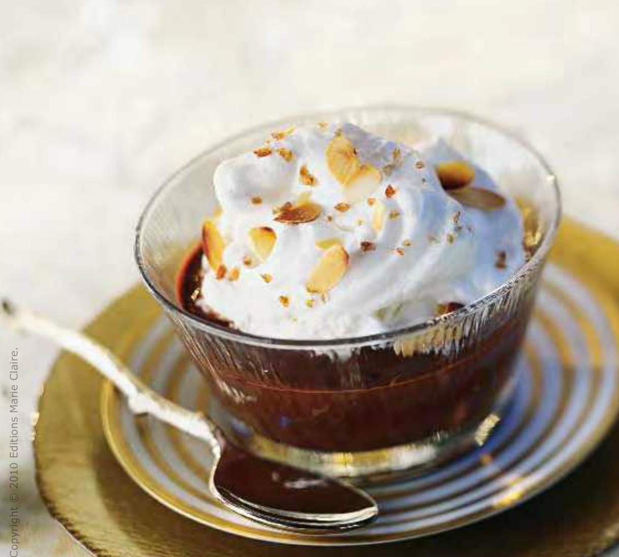 Iles flottantes et crème anglaise au chocolat
