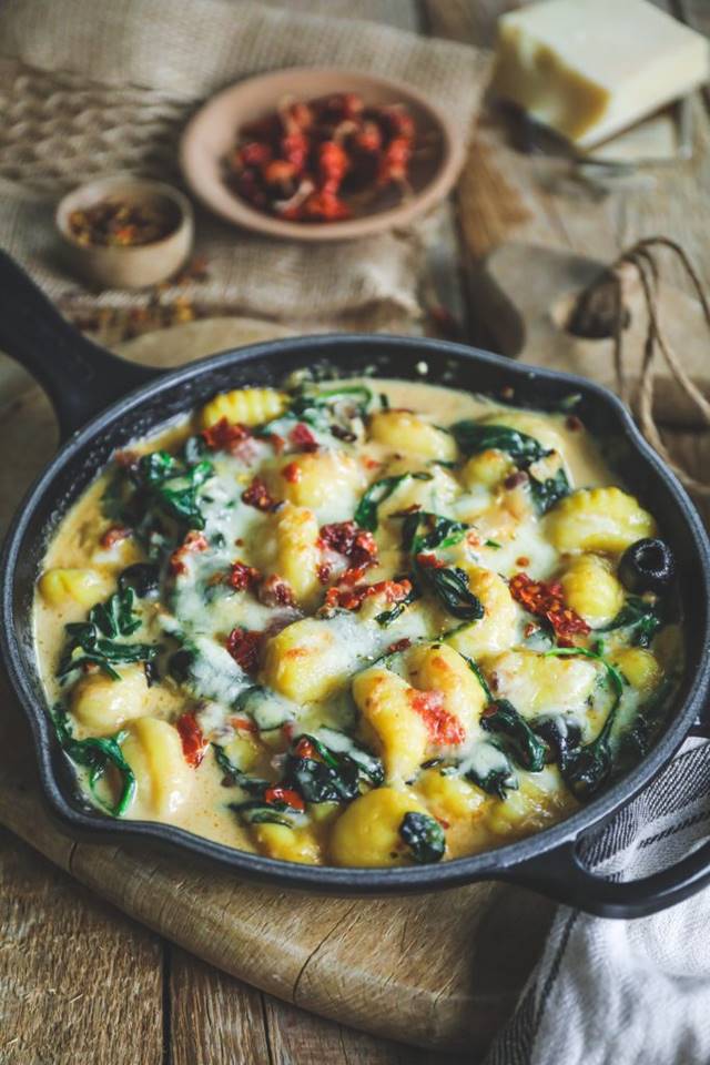Gnocchi aux épinards, tomates confites et parmesan