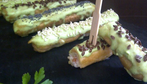 Minis-éclairs au saumon et wasabi