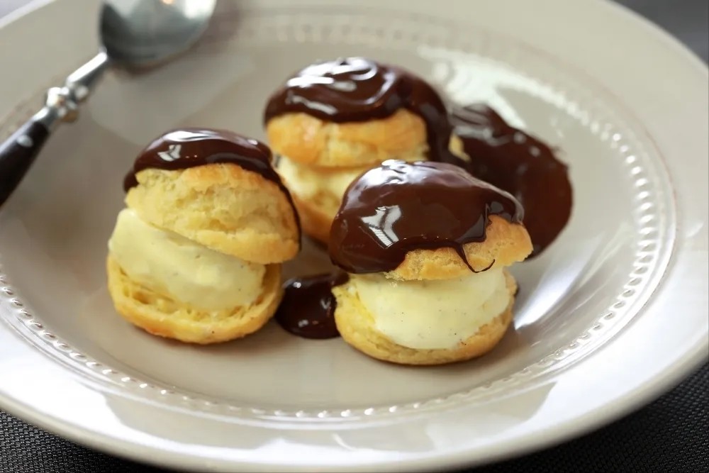 Profiteroles, vanille et chocolat