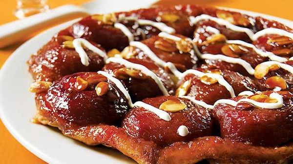 TARTE AUX PRUNES FACON TATIN