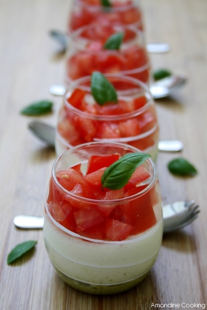 Verrines italiennes au pesto, mousse de mozzarella et tomates